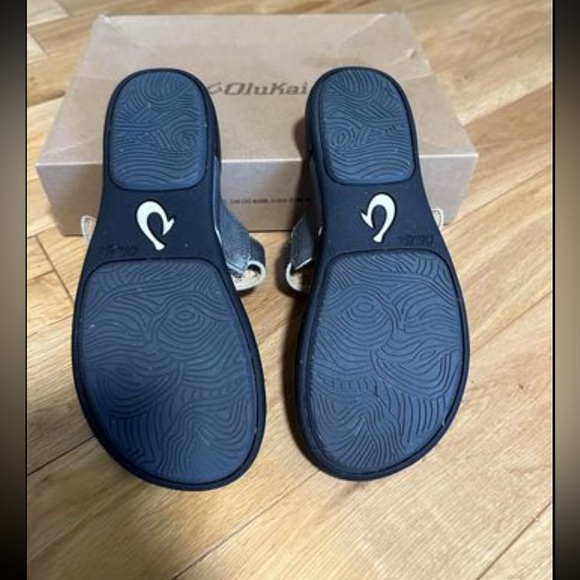 Olukai Hawaiian Sandals Size 7 - Picture 2 of 4